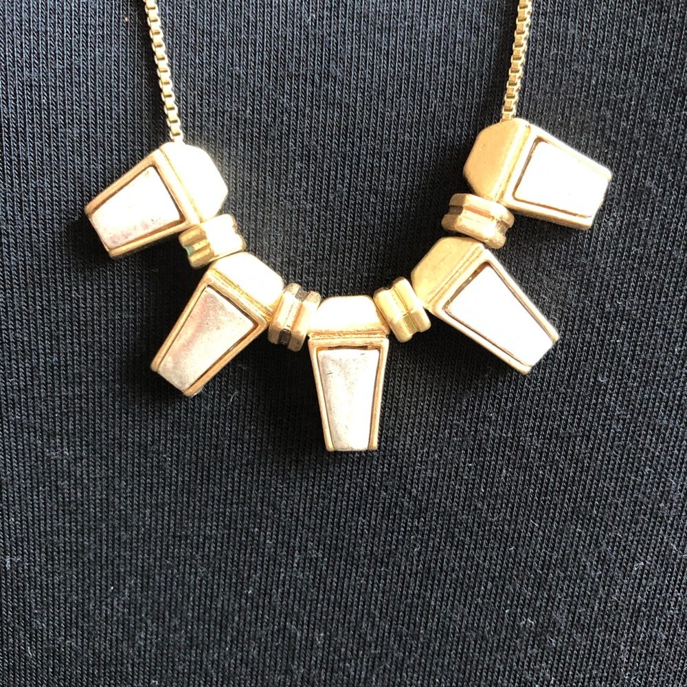 Gold and silver tone necklace. - Picture 4 of 9